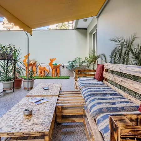 Nena Semi Auberge de jeunesse *