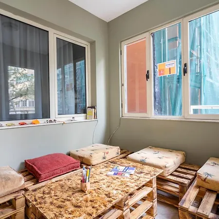 Nena Semi Auberge de jeunesse Tirana