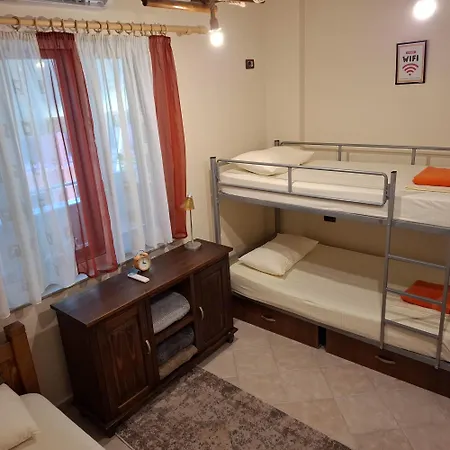 Auberge de jeunesse Nena Semi