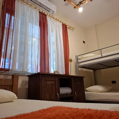 Vandrerhjem Nena Semi *