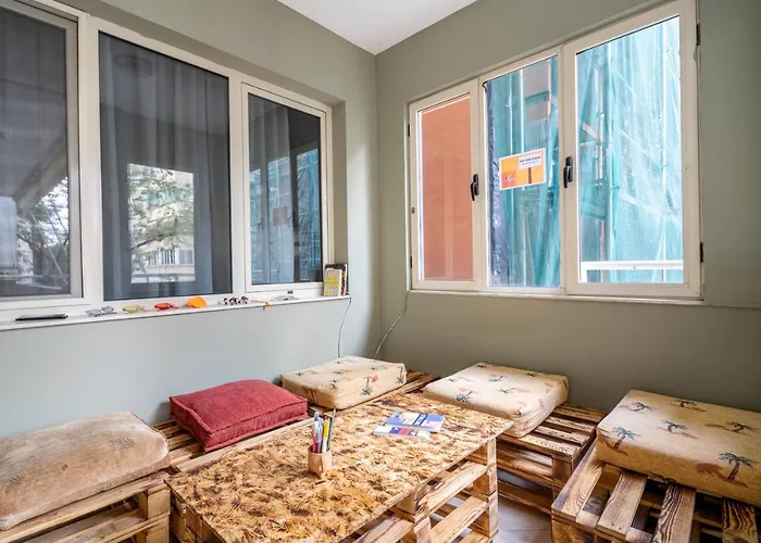 Nena Semi Vandrerhjem Tirana